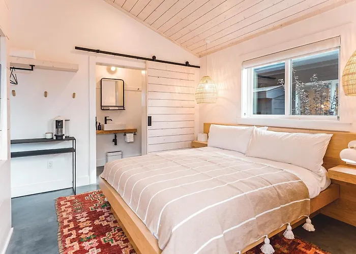 Shortboard Room Includes Queen Bed